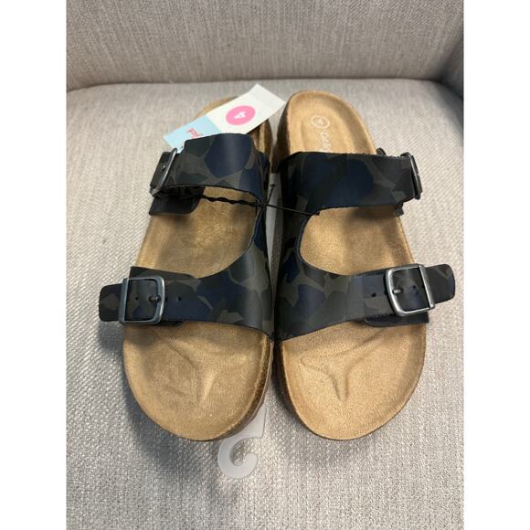 NWT Girls Cat & Jack Drew Gray Camo Footbed Sandals - Size 4 - Picture 2 of 4